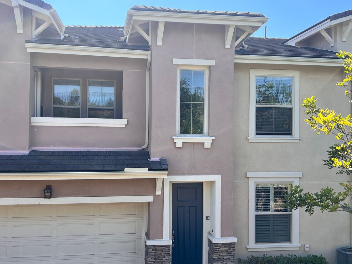 Primary Photo - Sorrento Valley Second Story Corner Unit 3...