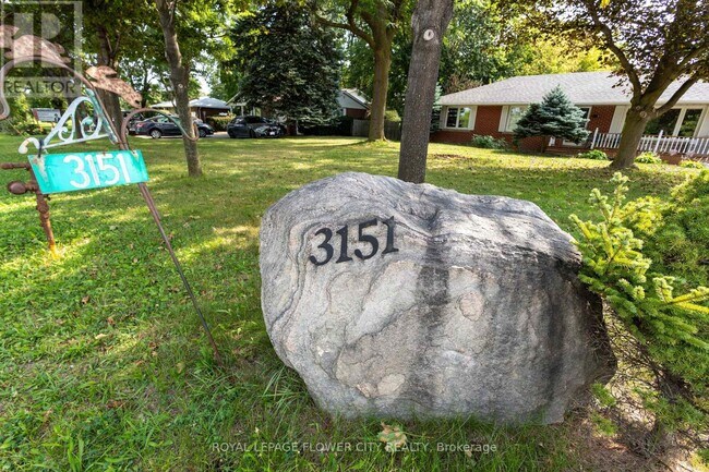 Photo du bâtiment - 3151 Mayfield Rd