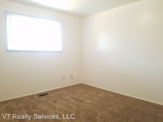 Building Photo - 3428 S Riviera Dr