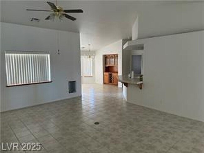 Foto del edificio - Now available - first time rental!