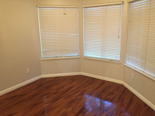 Building Photo - 2499 Alveswood Cir