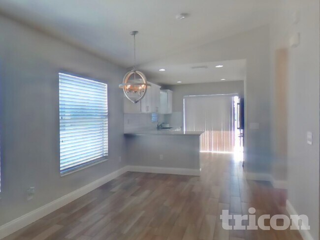 Building Photo - 10123 41st Ct E