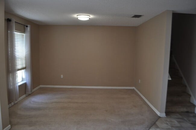 Building Photo - Nice 4 Bedroom 2.5 Bath 2 Car Garage Home ...