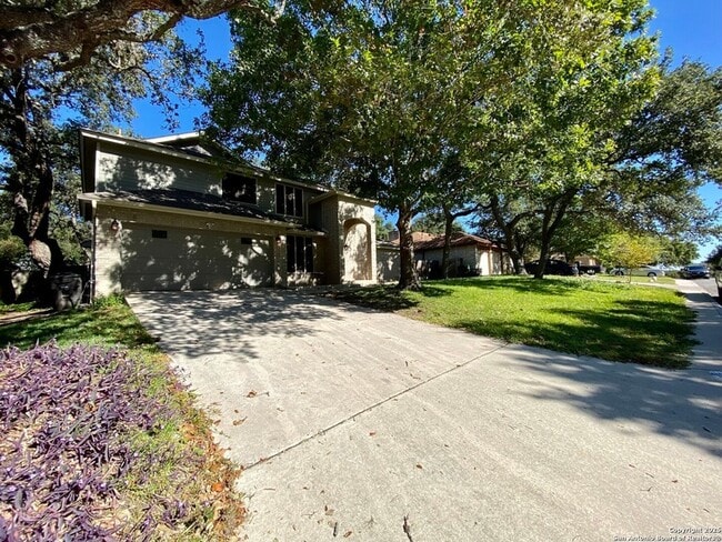 Foto del edificio - 8911 Shady Leaf