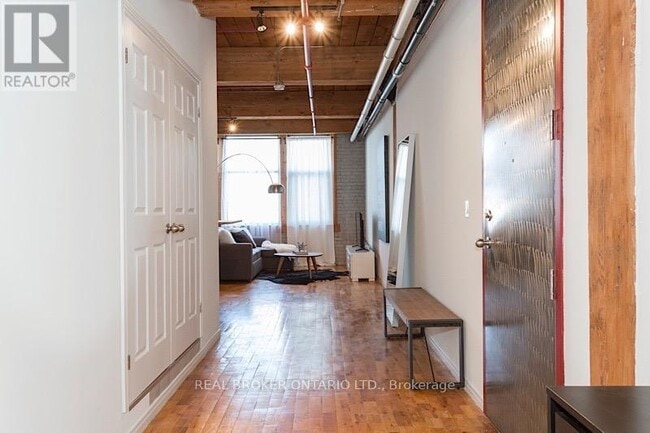 Building Photo - 371 Wallace Ave