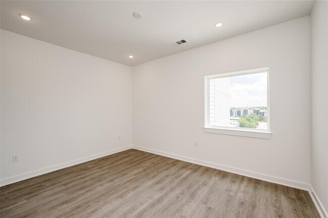 Foto del edificio - 4802 S Congress Ave