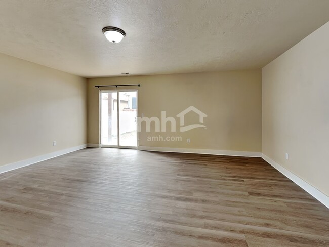 Building Photo - 5003 W Diamondback Dr