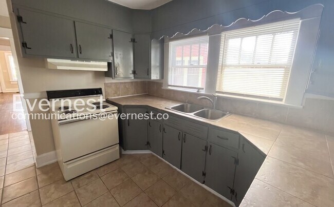 Building Photo - 1119 Graymont Ave W
