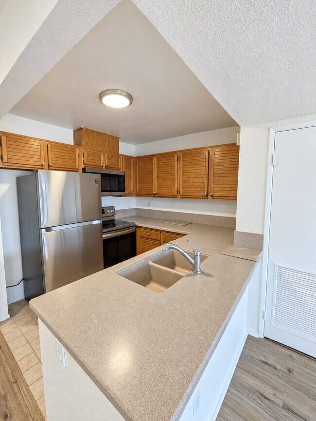 Foto del edificio - 2 Bedroom | 1 Bathroom | 1-Car Garage + Assigned Parking Space | Available 09/20/2026 | $2,900/Month