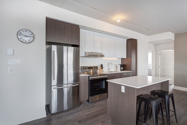 Building Photo - 3075 Promenade du Quartier-Saint-Martin