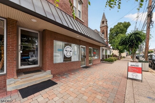 Building Photo - 56 W Somerset St