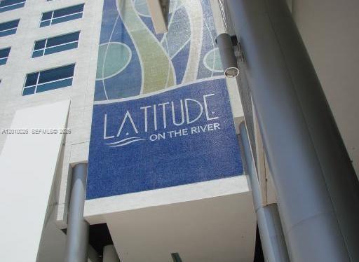 Foto del edificio - 185 SW 7th St