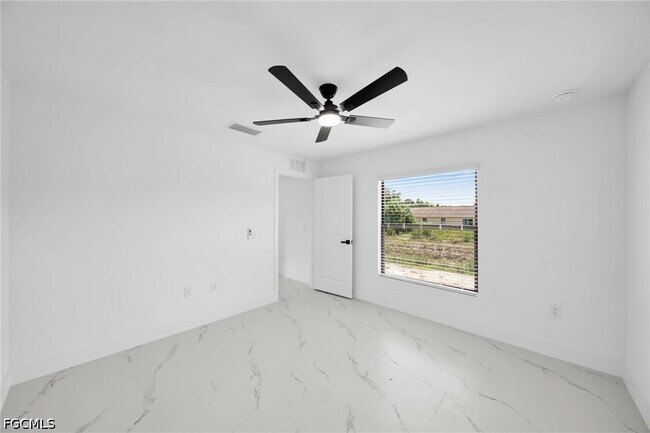 Foto del edificio - 4985 Fairway Ct