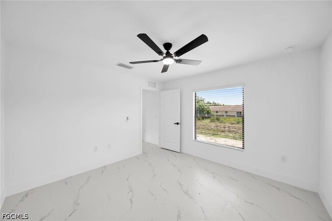 Building Photo - 4987 Fairway Ct