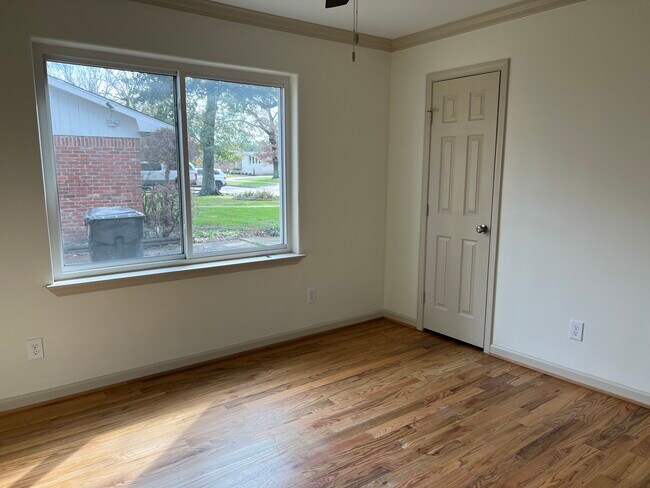 Building Photo - 5322 Saxon Dr