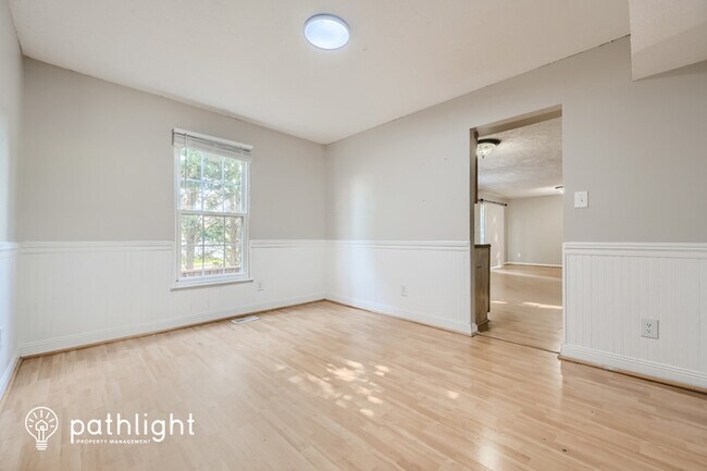 Foto del edificio - 9432 Seven Courts Dr, Nottingham, MD, 21236