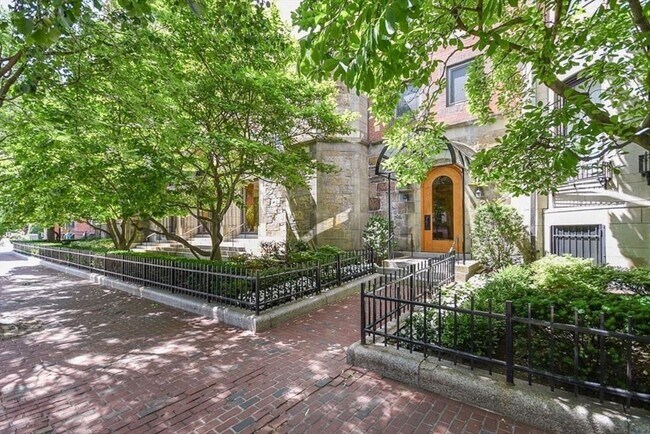 Foto del edificio - 492 Beacon St