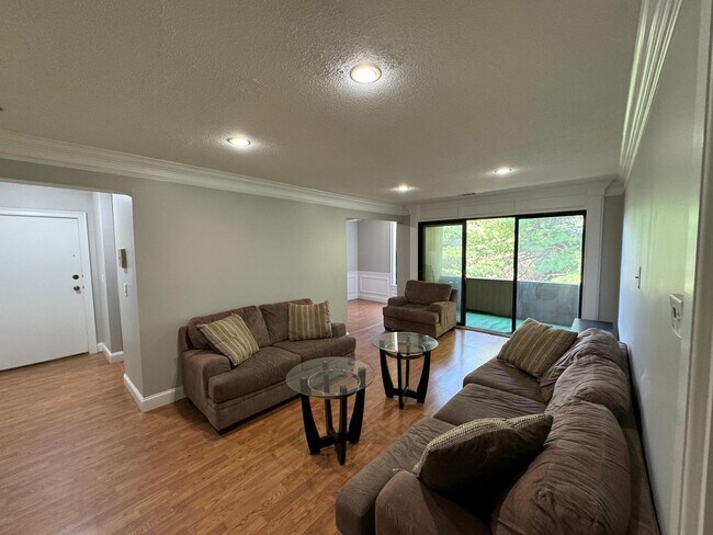 Foto del edificio - 38K Shrewsbury Green Dr