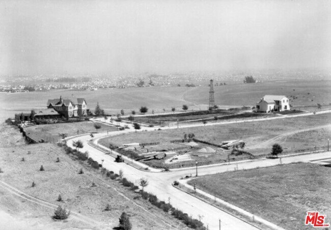 Building Photo - 2720 MONTE MAR Ter