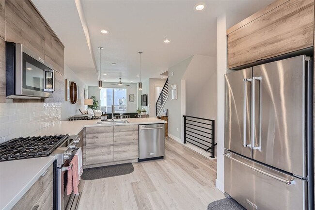 Foto del edificio - New Townhome with Private Patio
