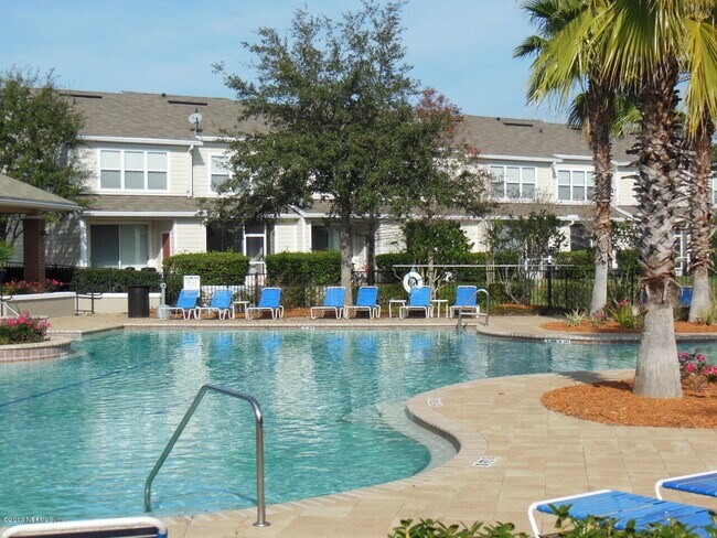 Foto del edificio - 3504 Summerlin Ln N