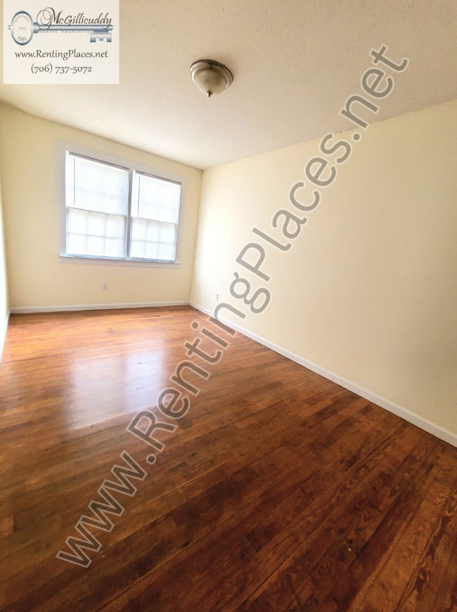 Building Photo - 1210 Holden Dr