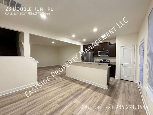 Foto del edificio - Come see this lovely townhome in a desirab...