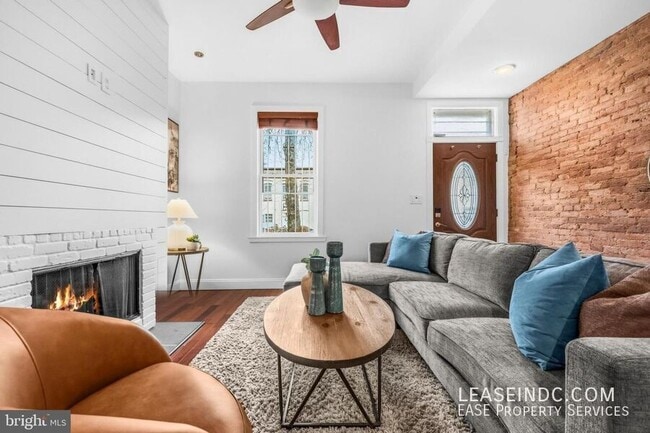 Photo - 1608 4th St NW House