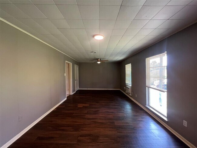 Building Photo - 5314 Dewberry St