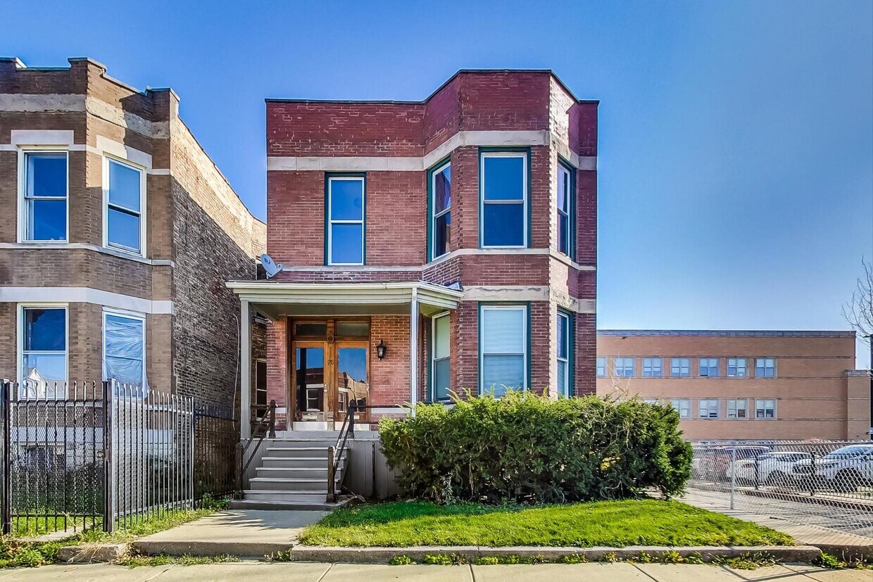 931 N Parkside Ave Unit 1, Chicago, IL 60651 Condo for Rent in