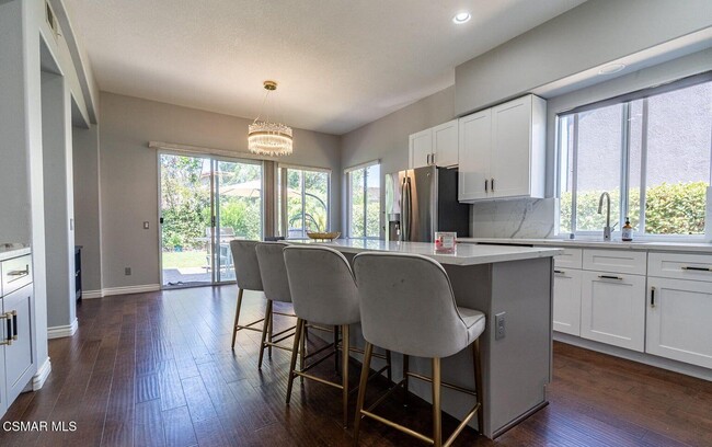 Foto del edificio - 665 Camino De La Luz