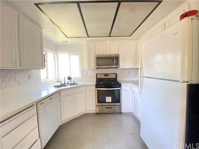 Building Photo - 22794 Lakeway Dr