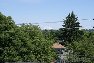 Building Photo - 1118 SE Rhone St