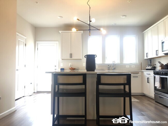 Foto del edificio - 3329 Pitch Pine Dr