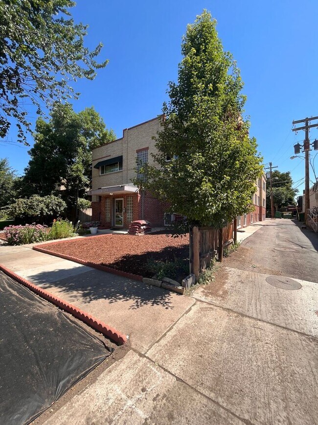 Foto del edificio - 2 Bedroom Condo in Park Hill, Denver