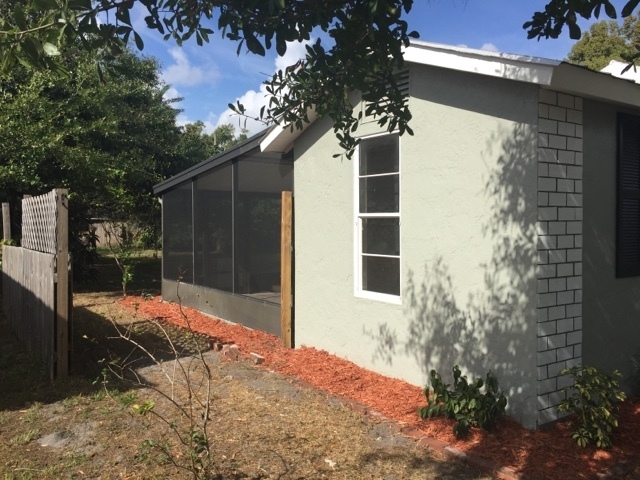 Building Photo - Cozy Remodeled  1 Bed/1 Bath Home in Saint...