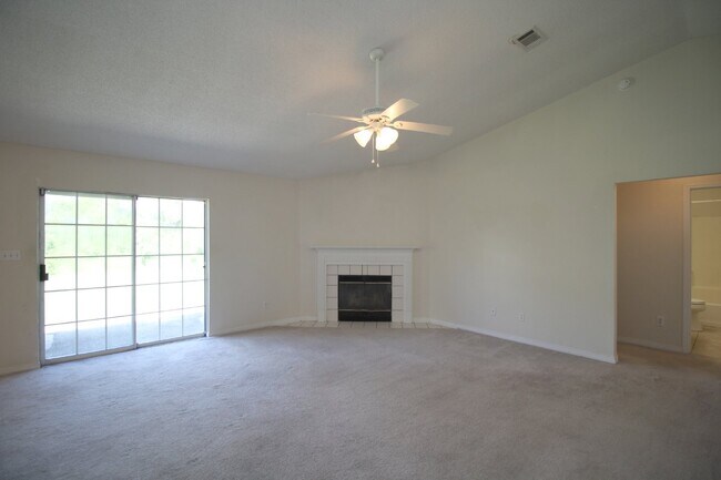 Building Photo - Spacious SW Pensacola Home ready in July