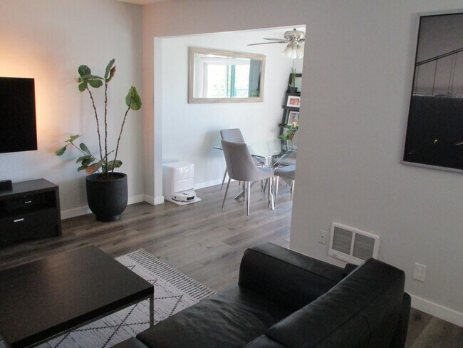 Foto del edificio - Desirable Mission Valley 2Bdr 2BA Condo!