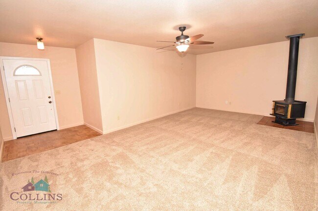 Foto del edificio - 23268 Lone Pine Dr