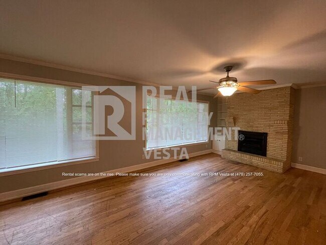 Foto del edificio - Centrally Located with Wooded, Secluded Lot