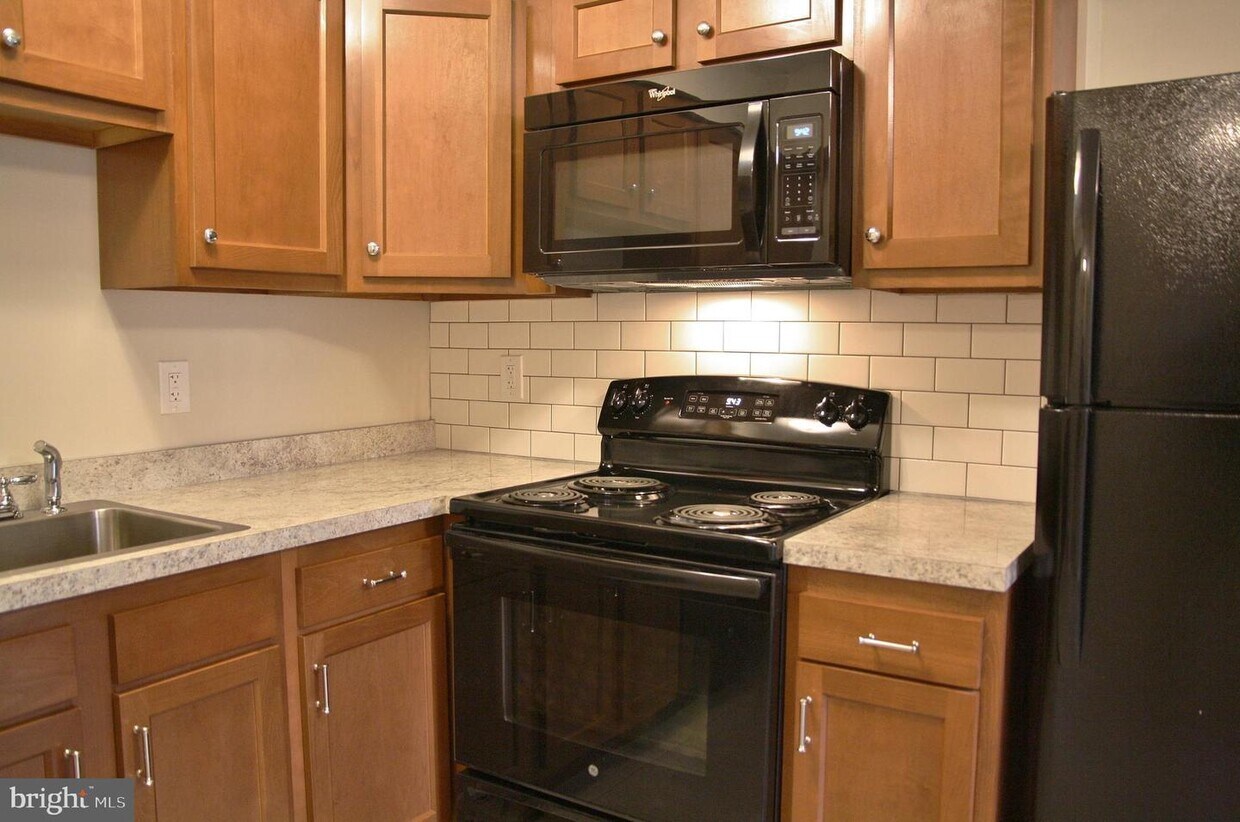 5641 Lancaster St Unit 2, Harrisburg, PA 17111 Room for Rent in