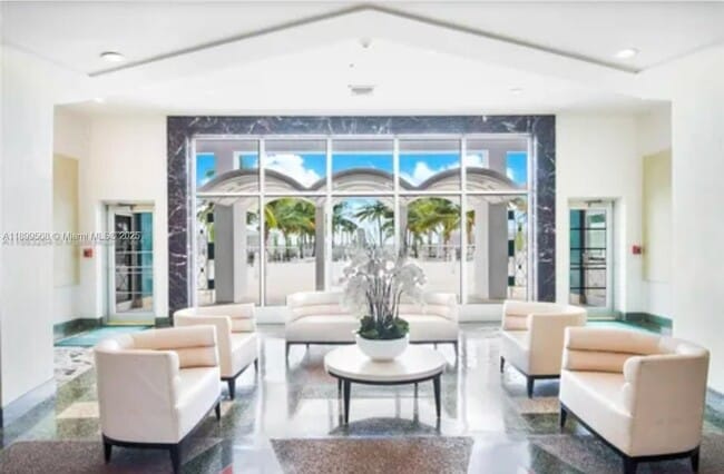 Foto del edificio - 4925 Collins Ave