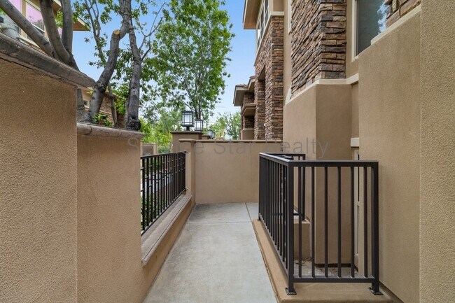 Building Photo - 5550 N 16th St