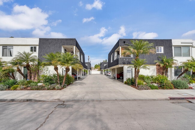 FrontIII - 10803 Blix St