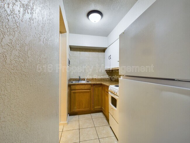 Foto del edificio - 15112 Bellaire Ave