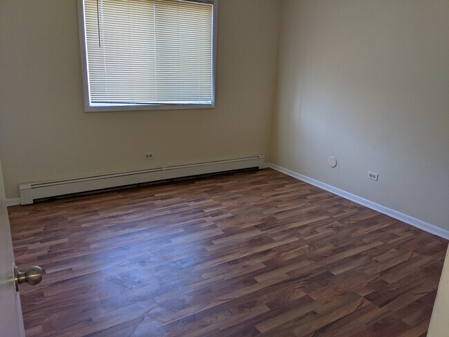 Building Photo - 543 Dempster St