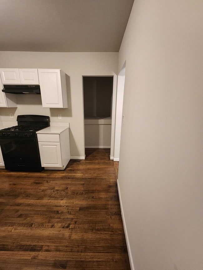 Building Photo - Large 2 Bedroom Home Section 8 accepted!