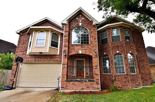 Building Photo - 5211 Holly View Dr