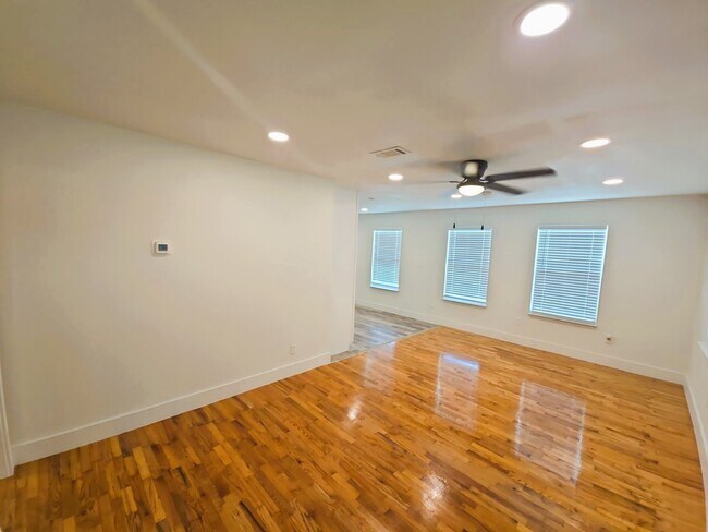 Foto del edificio - 3603 E Lockwood Dr