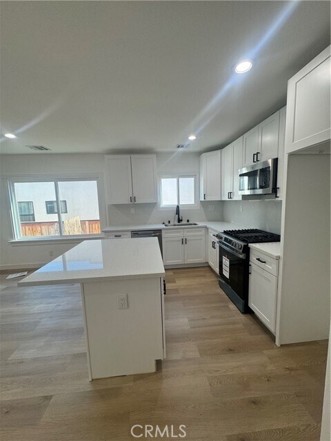 Foto del edificio - 1215 N Vista St